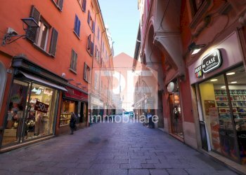 Negozio Via d'Azeglio, Bologna (zona Centro Storico) - foto 2