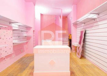 Negozio Via d'Azeglio, Bologna (zona Centro Storico) - foto 3