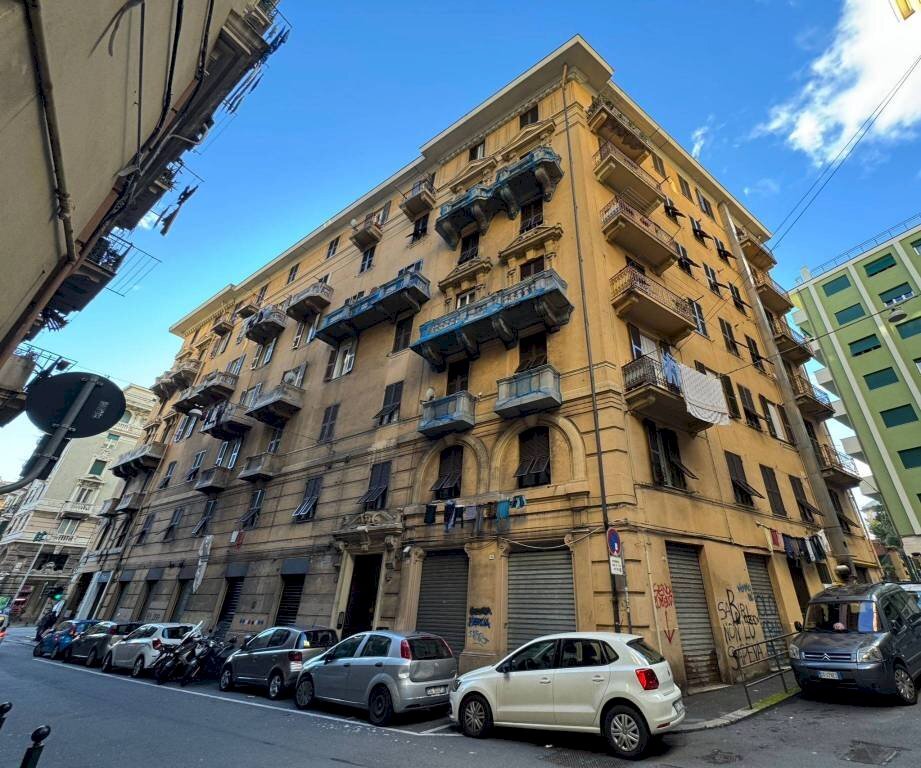 Four-room apartment Genova (neighborhood Sampierdarena) - photo 1