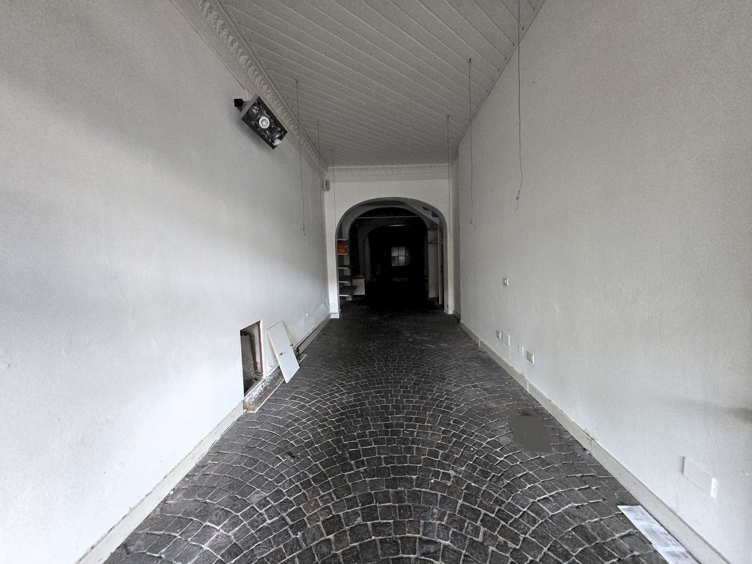 Negozio Piazza della Vittoria, 21, Lodi - foto 2