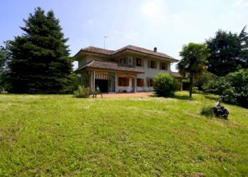 Villa Front - photo 1
