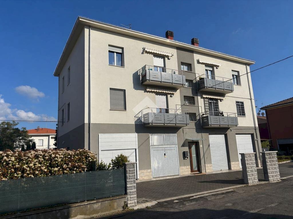 Three-room apartment Via Ugo Foscolo, Vignola - photo 1