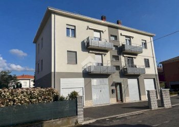 Three-room apartment Via Ugo Foscolo, Vignola - photo 1