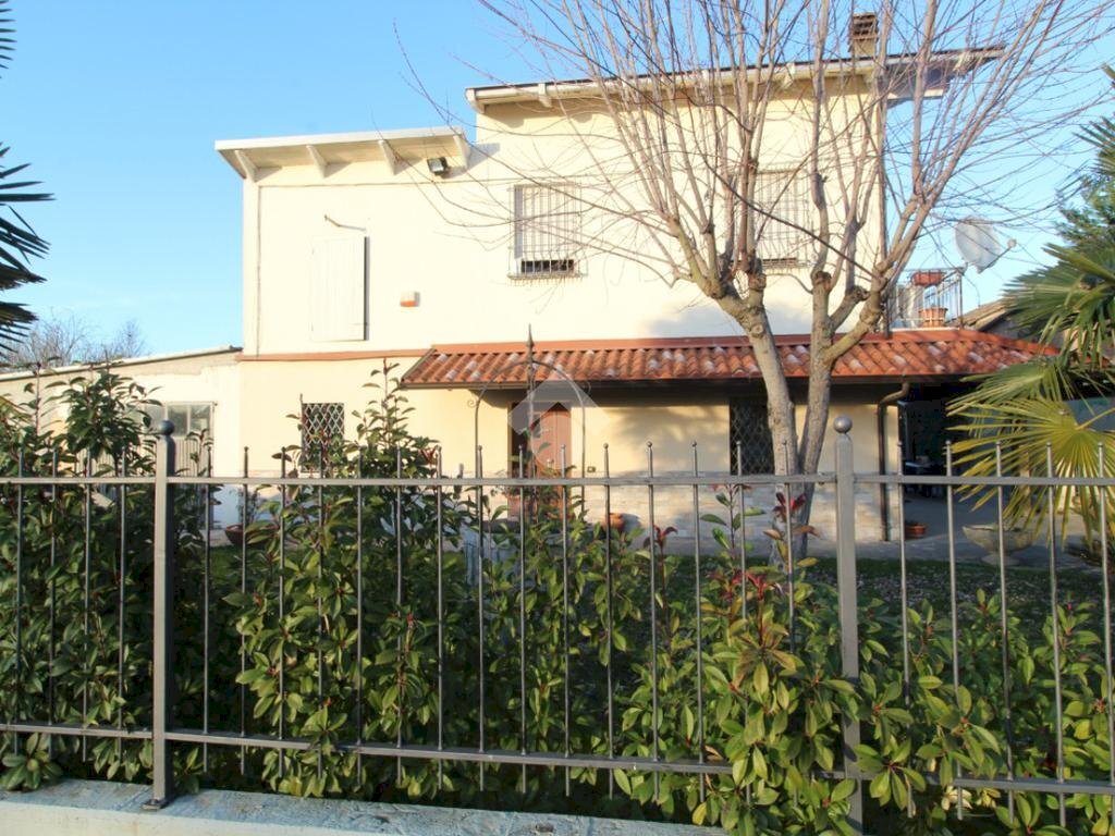 Casa indipendente Via giuseppe mazzini, Cadelbosco di Sopra - foto 1