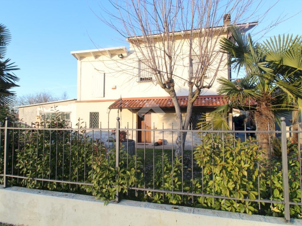 Casa indipendente Via giuseppe mazzini, Cadelbosco di Sopra - foto 2