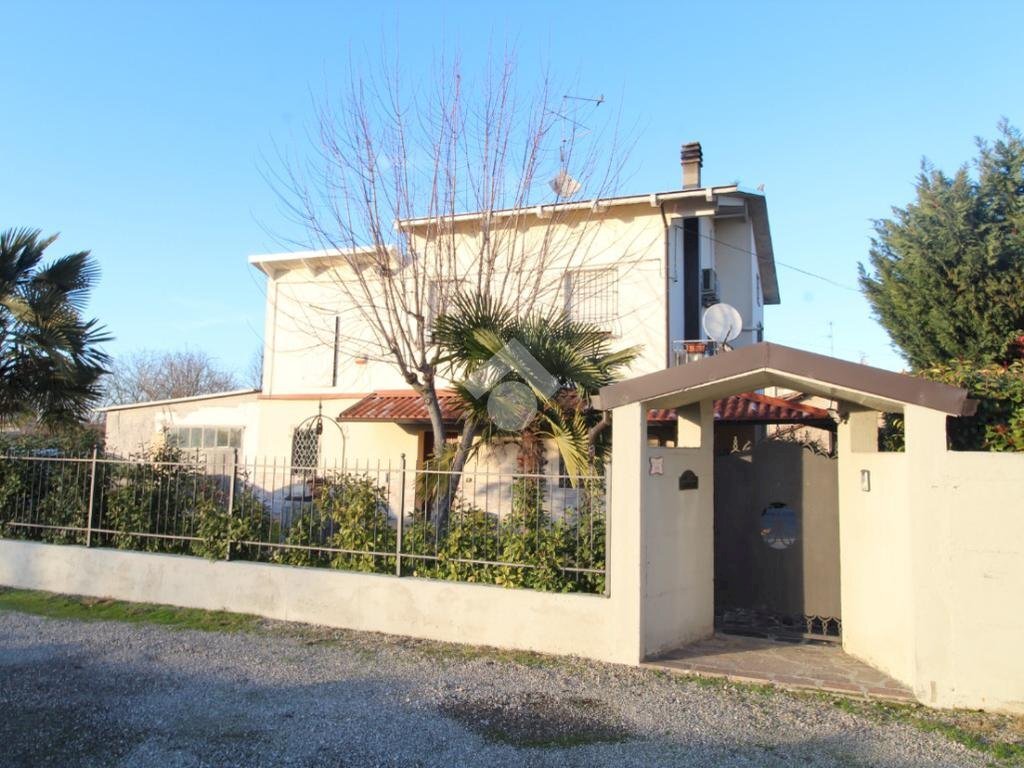 Casa indipendente Via giuseppe mazzini, Cadelbosco di Sopra - foto 1