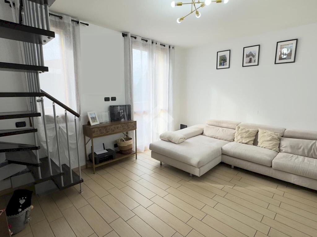 Three-room apartment Via Madre Teresa di Calcutta, Bellinzago Lombardo - photo 2