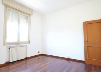 Three-room apartment Via Col di Lana, Reggio nell'Emilia - photo 6