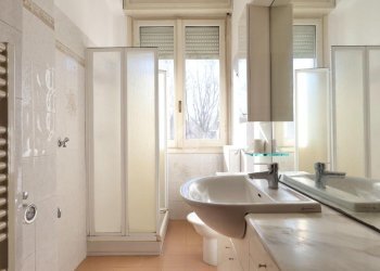 Three-room apartment Via Col di Lana, Reggio nell'Emilia - photo 8