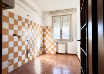 Three-room apartment Via Col di Lana, Reggio nell'Emilia - photo 9