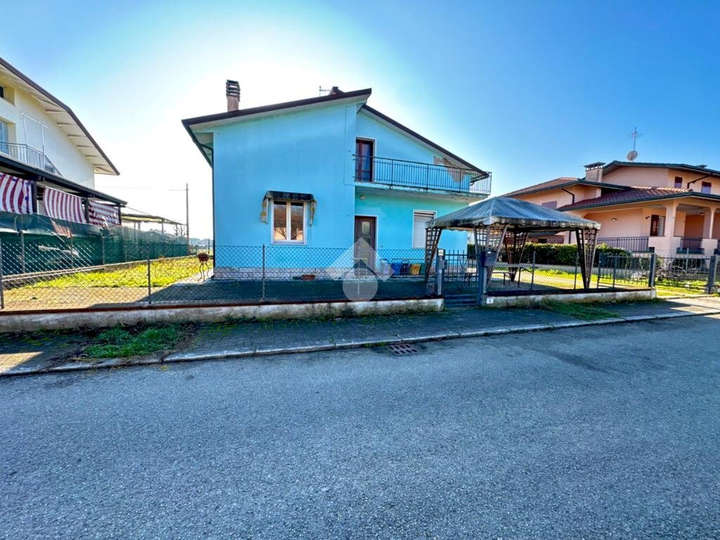 Casa indipendente Viale XXV Aprile, San Mauro Pascoli - foto 1