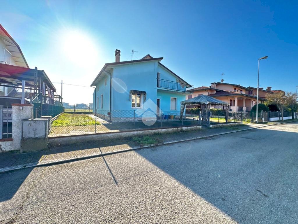 Casa indipendente Viale XXV Aprile, San Mauro Pascoli - foto 2