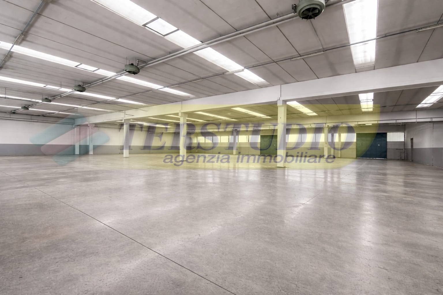 Foto 2 - Shed via giuseppe Garibaldi
 
snc, Calusco d'Adda - photo 2