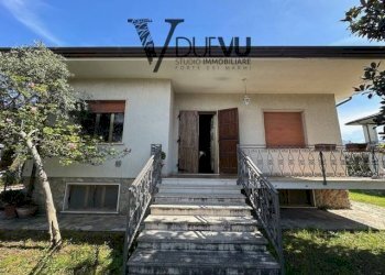 Foto 23 - Villa Via Martiri della Sassaia
 
16, Forte dei Marmi - photo 23