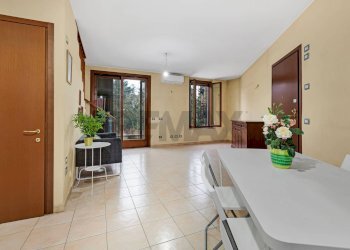 Sala da pranzo - Trilocale Via dei Mille
 
14, Vimercate - foto 5