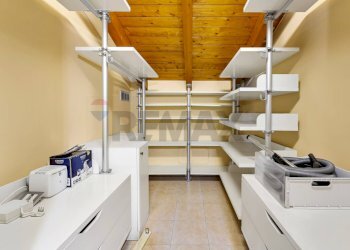 ripostiglio piano superiore - Trilocale Via dei Mille
 
14, Vimercate - foto 27