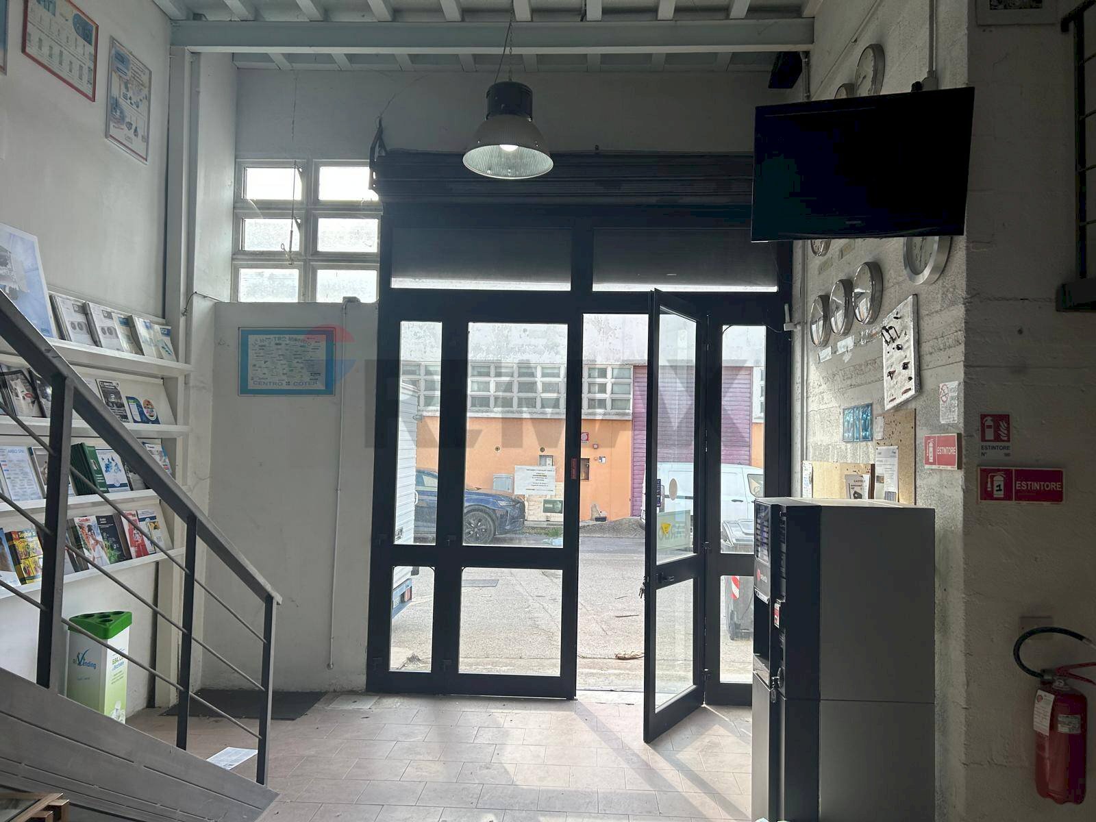 Ricezione / Lobby - Capannone Strada Provinciale
 
231, Bitonto - foto 2