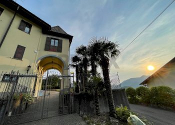 Edificio all\'aperto - Villa Via Pessina
 
7, Viggiù - foto 1