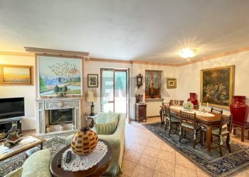 Sala da pranzo - Villa Via Pessina
 
7, Viggiù - foto 24