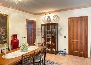 Sala da pranzo - Villa Via Pessina
 
7, Viggiù - foto 25