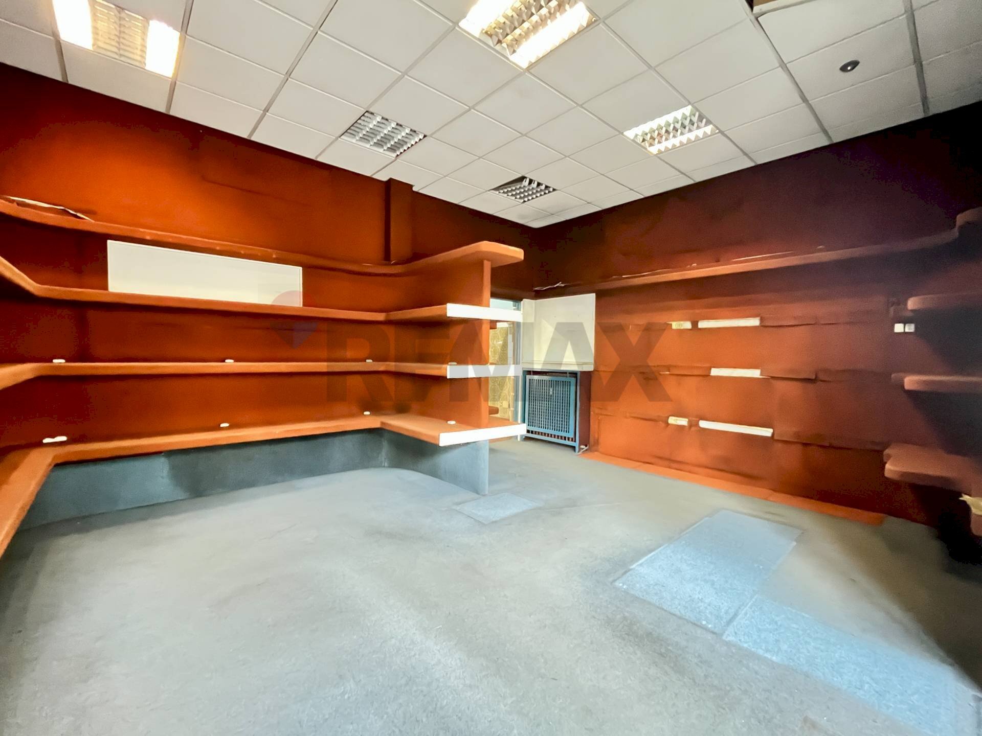 Ricezione / Lobby - Negozio Via Torino
 
69, Gallarate - foto 1