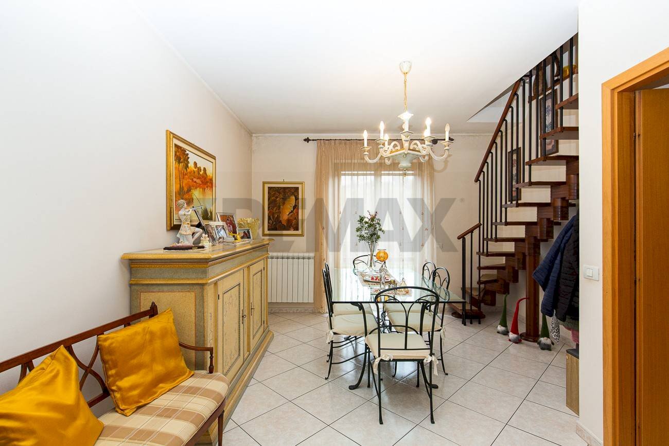 Sala da pranzo - Appartamento Via Nicolosi
 
49, Belpasso - foto 3