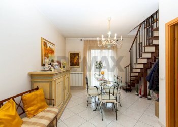 Sala da pranzo - Appartamento Via Nicolosi
 
49, Belpasso - foto 16