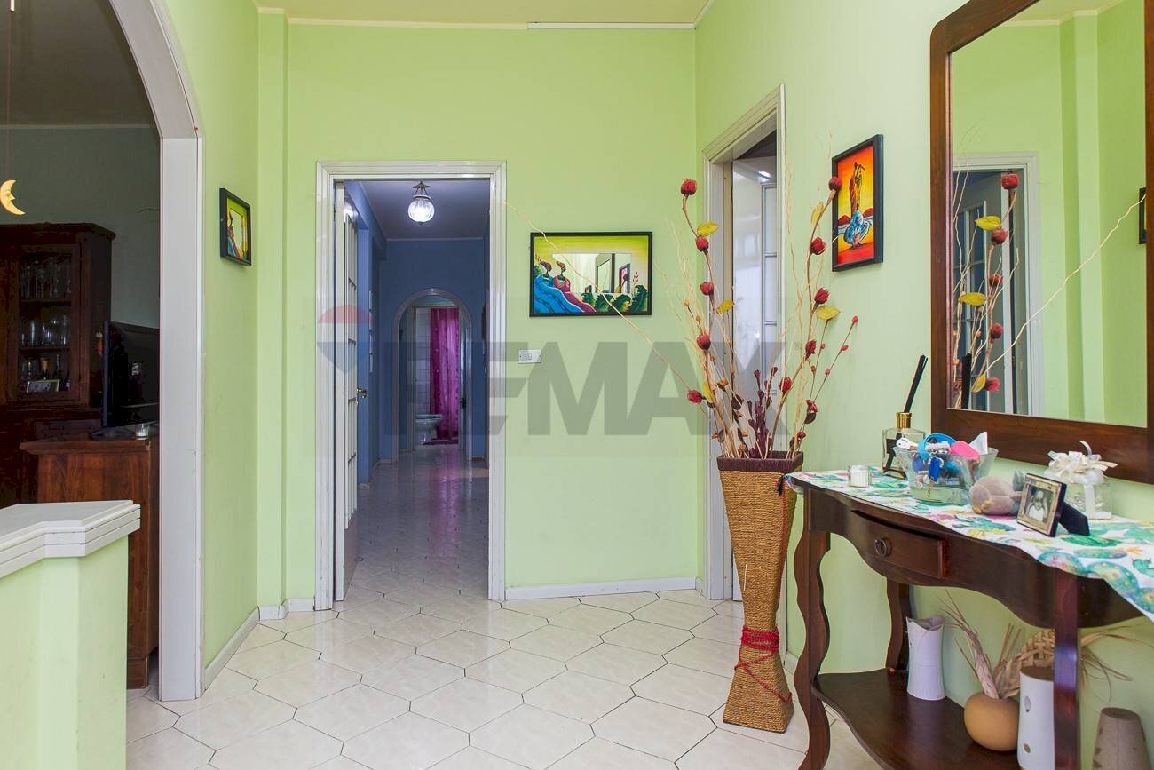 Hall / corridoio - Apartment Via Francesco Petrarca
 
10, Mascalucia - photo 3
