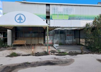 Edificio all\'aperto - Commercial Premises Via Poggio Del Lupo
37, Misterbianco - photo 1