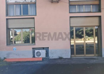 Edificio all\'aperto - Commercial Premises Via Poggio Del Lupo
37, Misterbianco - photo 2