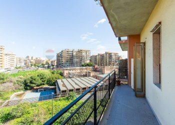 Balcone - Trilocale Via San Filippo Neri
 
18, Catania - foto 1