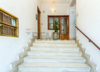 Scale - Trilocale Via San Filippo Neri
 
18, Catania - foto 15