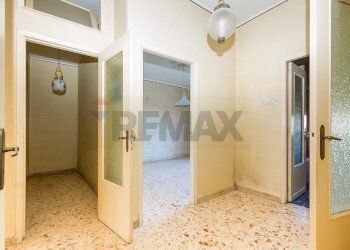 Hall / corridoio - Trilocale Via San Filippo Neri
 
18, Catania - foto 22