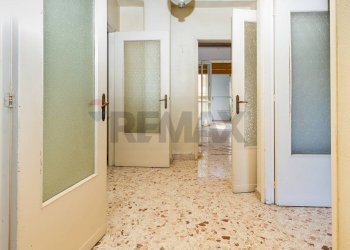 Hall / corridoio - Trilocale Via San Filippo Neri
 
18, Catania - foto 35