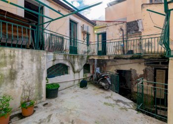 Edificio all\'aperto - Casa indipendente Via Peloro
 
5, Acireale - foto 1