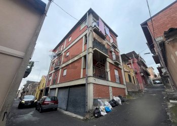 Edificio all\'aperto - Quadrilocale Via Gorizia
 
24, Adrano - foto 1