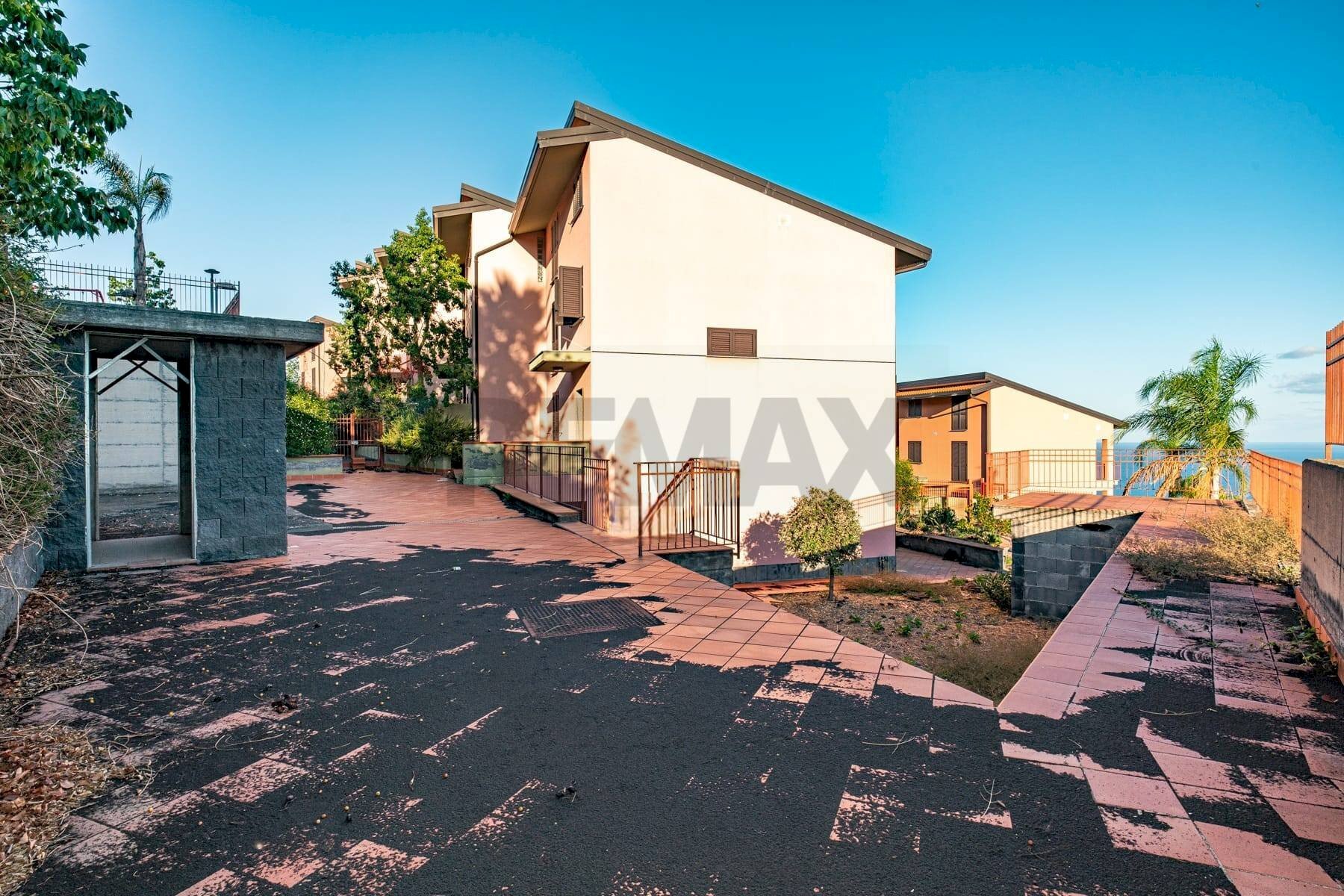 Casa all\'aperto - Villa a Schiera via sciarone
15, Aci Castello - foto 2