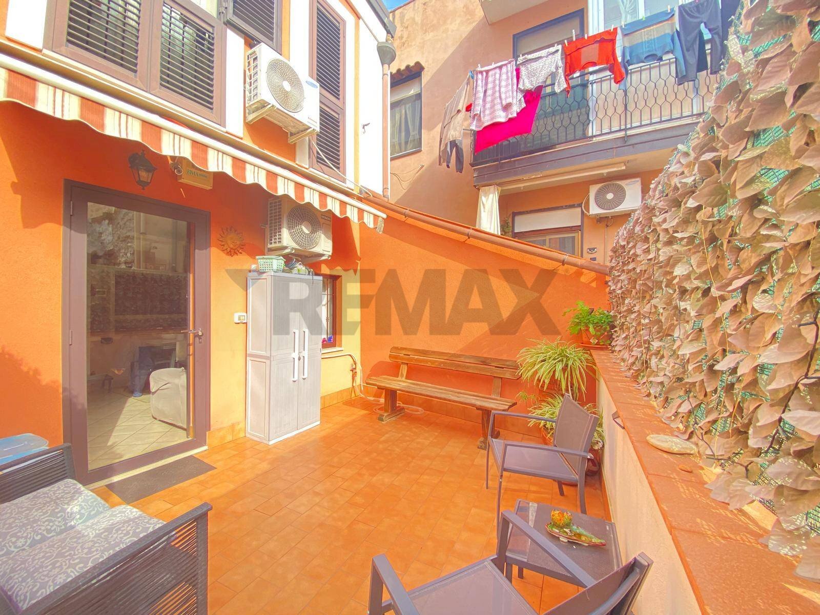 Terrazza - Trilocale Via Jacopo Lo Verde
 
18, Catania - foto 2