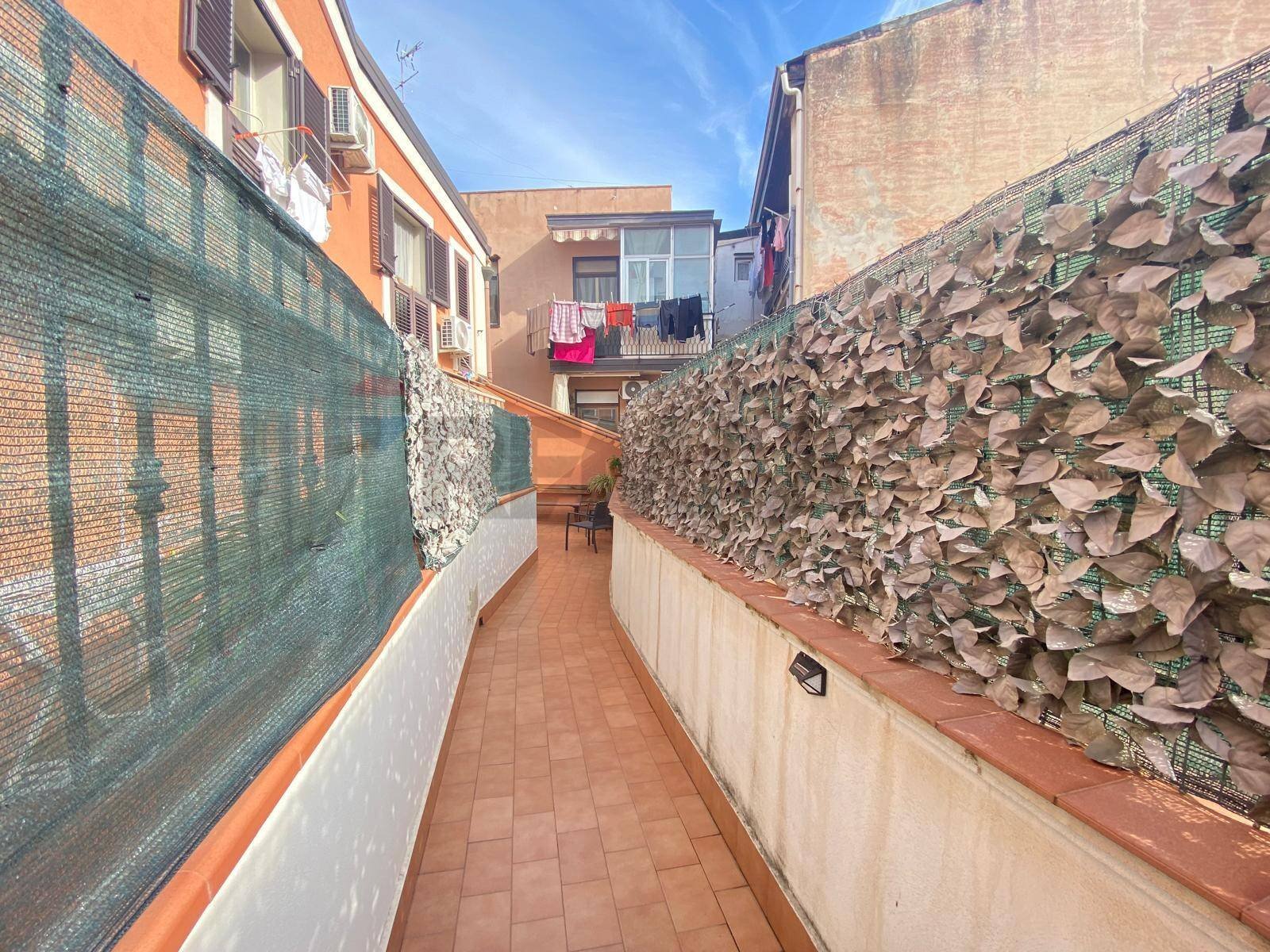 Balcone - Trilocale Via Jacopo Lo Verde
 
18, Catania - foto 3