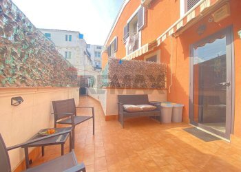 Terrazza - Trilocale Via Jacopo Lo Verde
 
18, Catania - foto 1