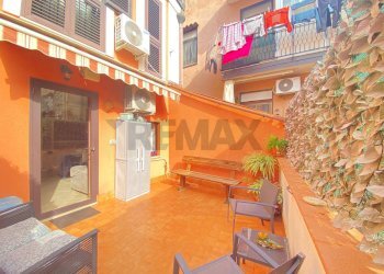 Terrazza - Trilocale Via Jacopo Lo Verde
 
18, Catania - foto 2