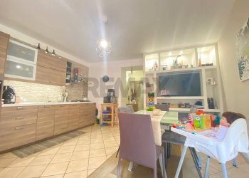 Sala da pranzo - Trilocale Via Jacopo Lo Verde
 
18, Catania - foto 10