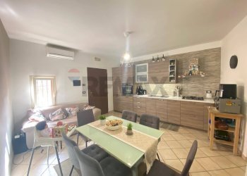 Sala da pranzo - Trilocale Via Jacopo Lo Verde
 
18, Catania - foto 13