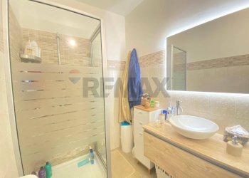 Bagno - Trilocale Via Jacopo Lo Verde
 
18, Catania - foto 30