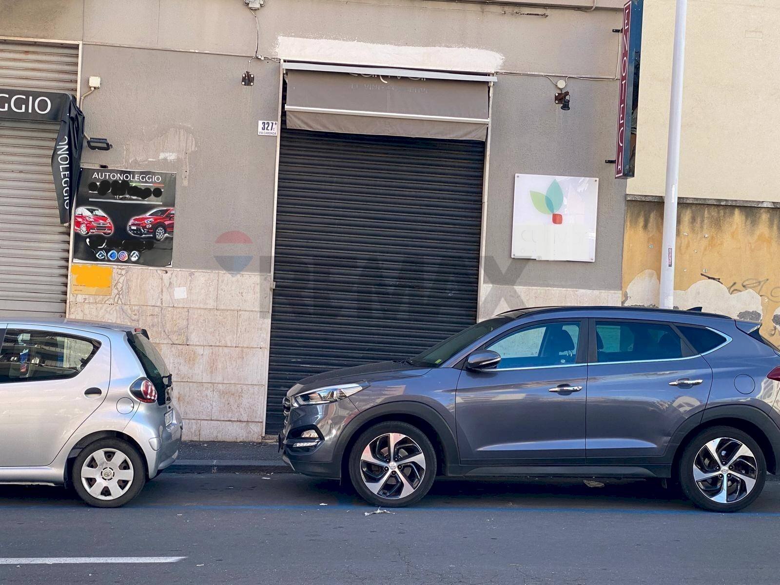 Edificio all\'aperto - Shop Via Caronda
 
327 C, Catania - photo 1