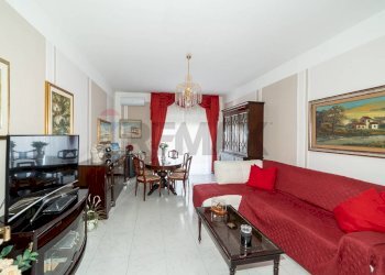 Sala da pranzo - Quadrilocale Viale Nitta
 
7, Catania - foto 12