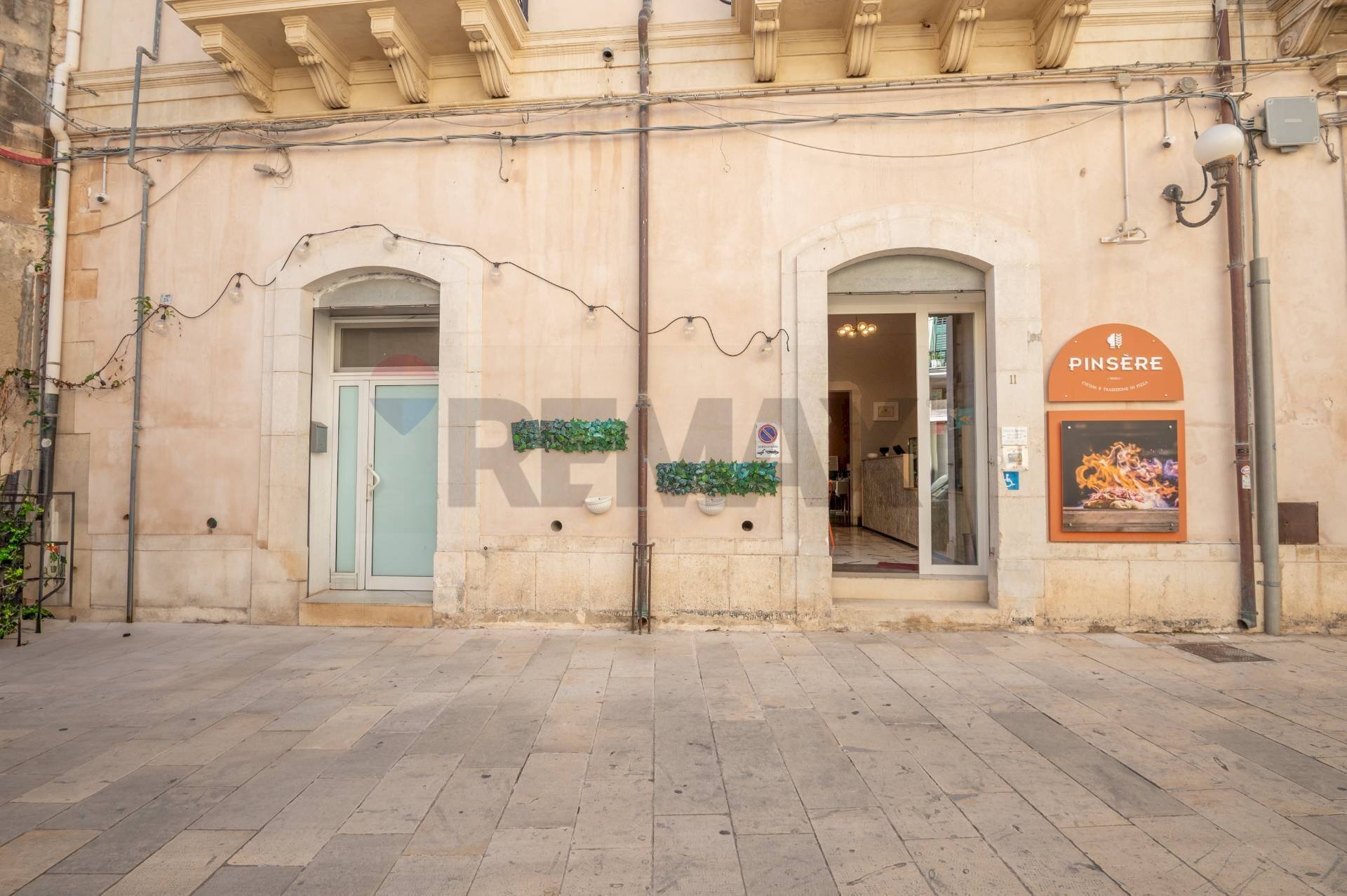 Edificio all\'aperto - Attività Commerciale Via Gesù
 
11, Scicli - foto 1