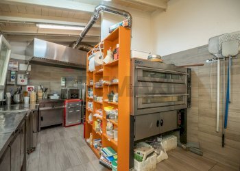 Cucina - Attività Commerciale Via Gesù
 
11, Scicli - foto 32