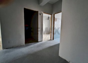 Hall / corridoio - Quadrilocale Via Sardegna
 
16, Catania - foto 19