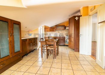 Sala da pranzo - Attic Via Galileo Galilei
 
20, Paterno - photo 8